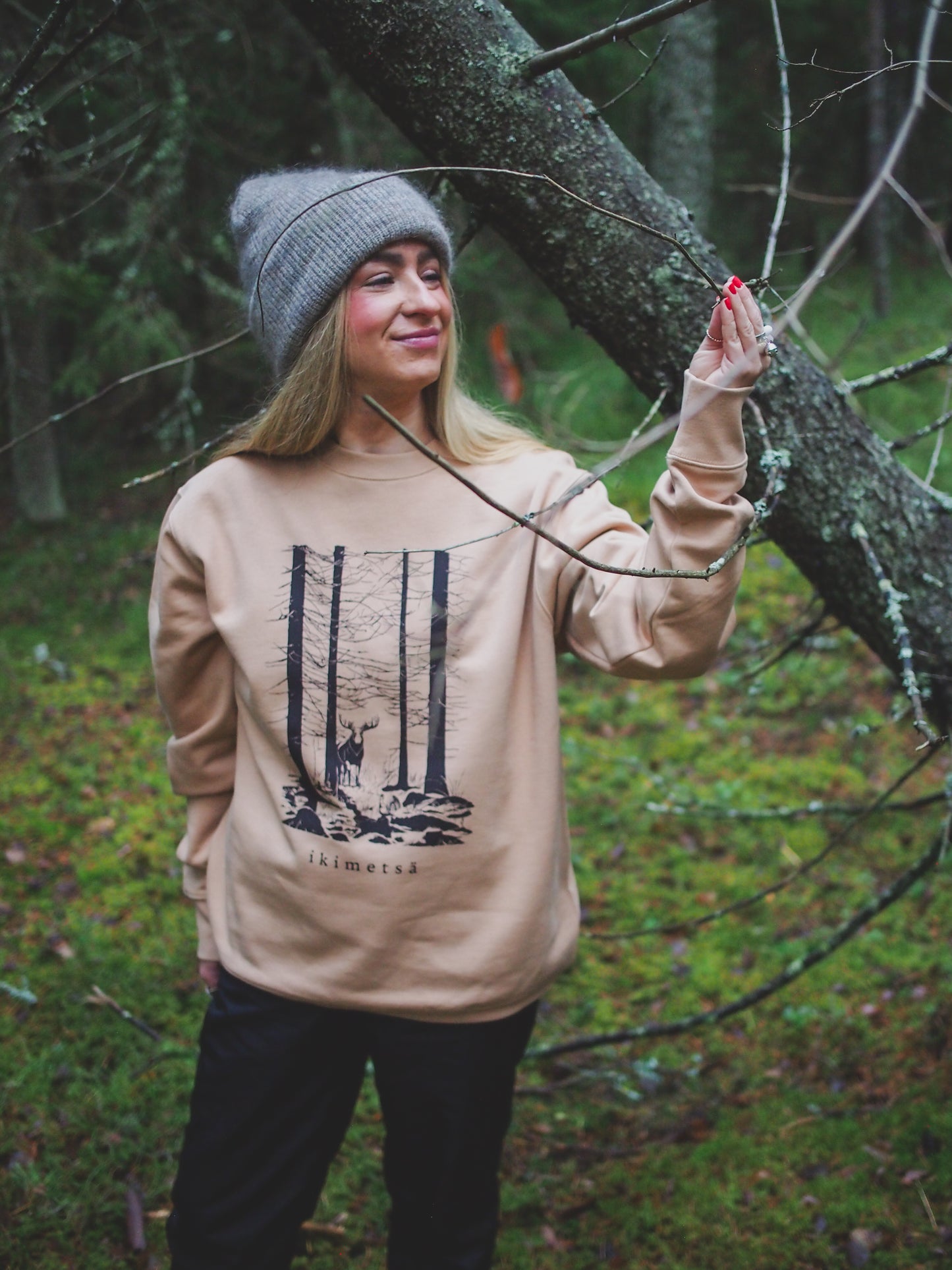 Metsä/Skogen sweatshirt unisex ikimetsä Hirvi, latte